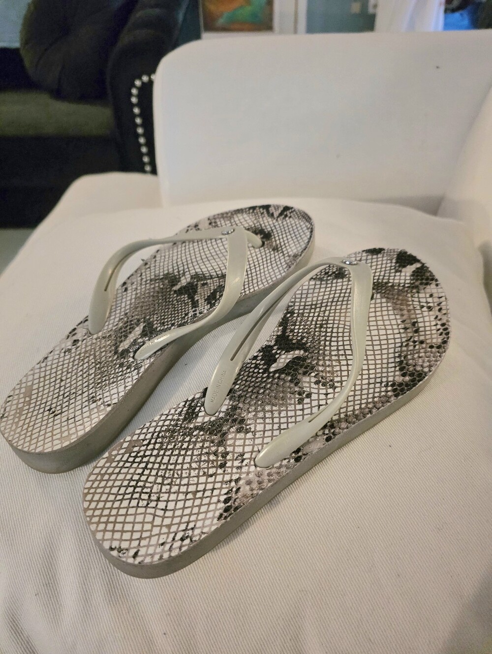 J Slides NYC Flip Flop Sandals Size 8